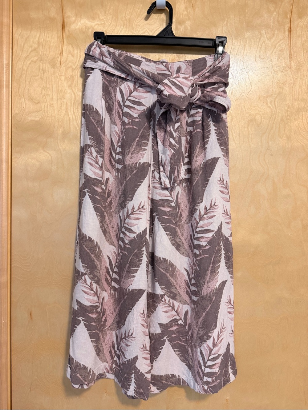 Free People Blush Pink & Taupe Tropical Print Tie Waist Flowy Capris - Small 🌴